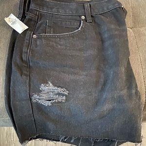 Black Size 16 Old Navy shorts with tag - never worn.